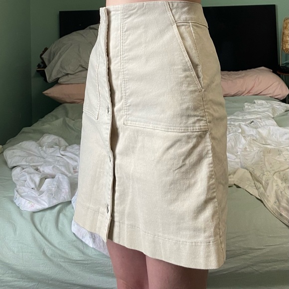 Uniqlo corduroy skirt - Picture 2 of 8